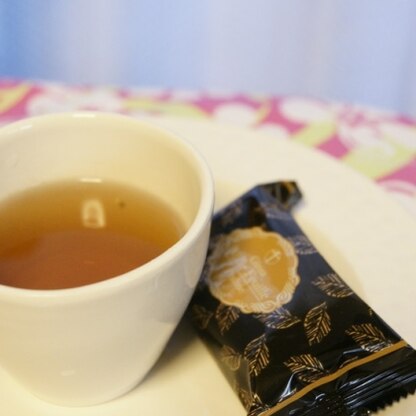 薄めに出したウーロン茶で♪頂き物のジンジャーシロップを活用する事ができました（*^_^*）　ウーロン茶に入れたのは初です！温まりました♪（*＾-＾*)ノ